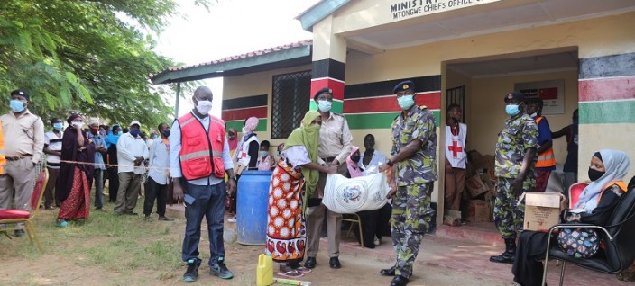 Kenya Navy Distributes Food and Household Goods In Likoni