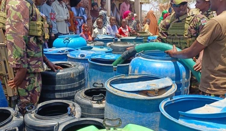 KENYA ARMY SOLDIERS DISTRIBUTE WATER IN PARTS OF GARISSA COUNTY