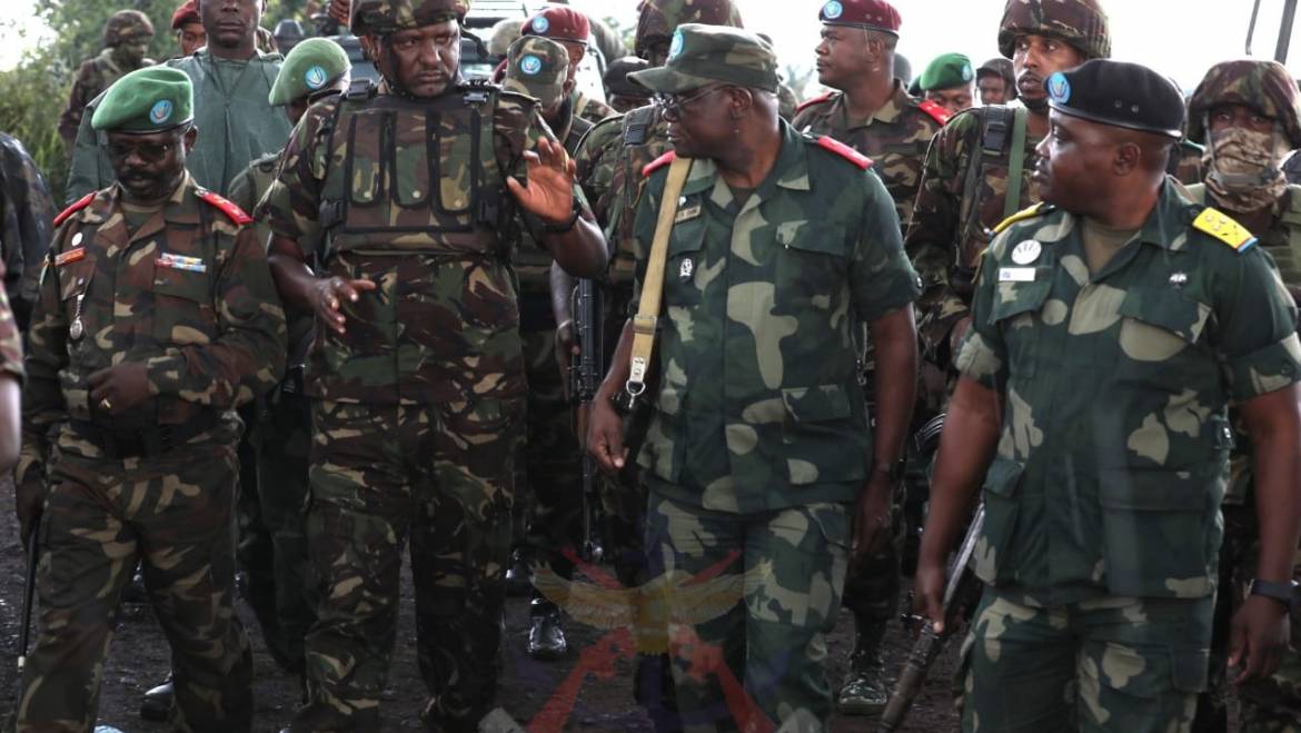 EACRF COMMANDER VISITS FRONTLINES OF TROUBLED EASTERN DRC