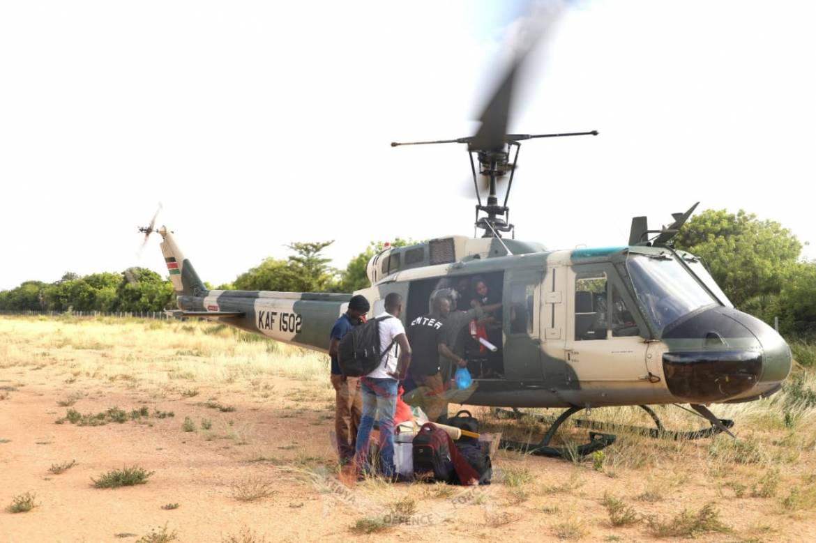MILITARY-AIRLIFTS-TEACHERS-WORKING-NEAR-BONI-FOREST-TO-SCHOOLS-AS-LEARNING-RESUMES-4.jpg