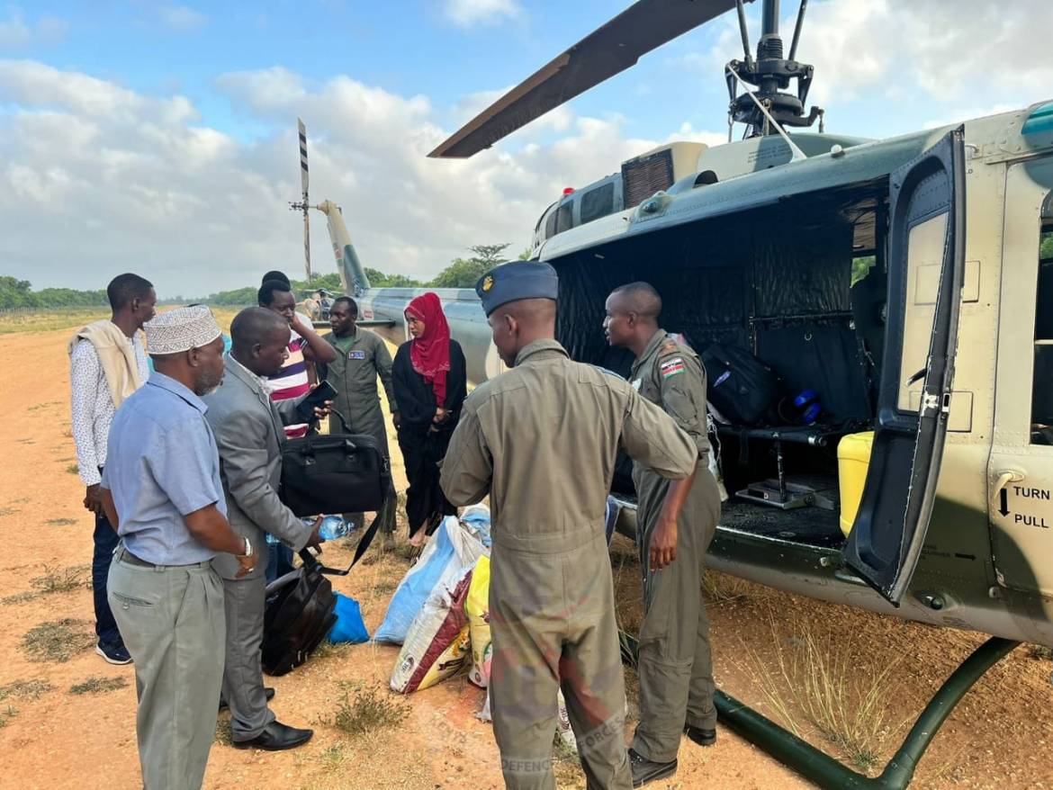 MILITARY-AIRLIFTS-TEACHERS-WORKING-NEAR-BONI-FOREST-TO-SCHOOLS-AS-LEARNING-RESUMES-5.jpg