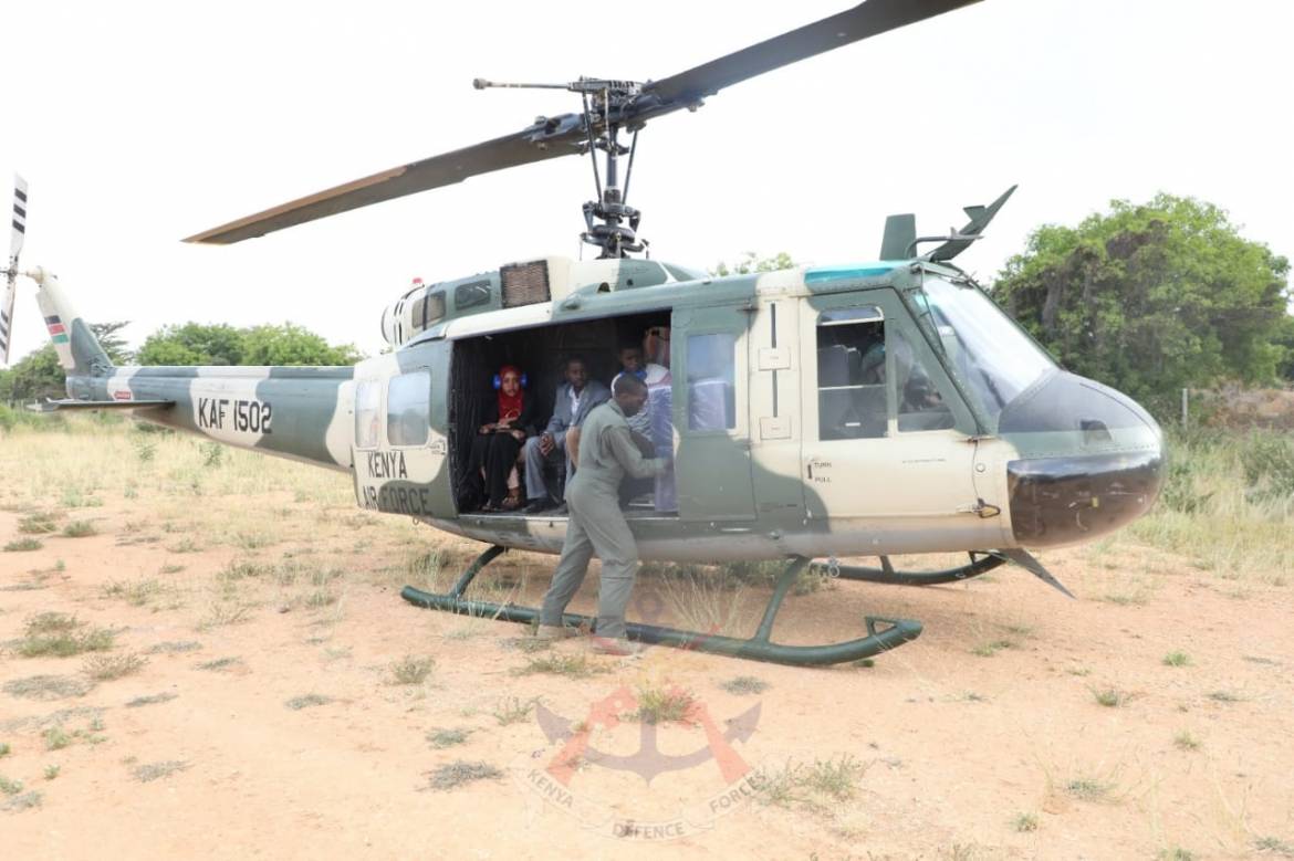 MILITARY-AIRLIFTS-TEACHERS-WORKING-NEAR-BONI-FOREST-TO-SCHOOLS-AS-LEARNING-RESUMES-6.jpg