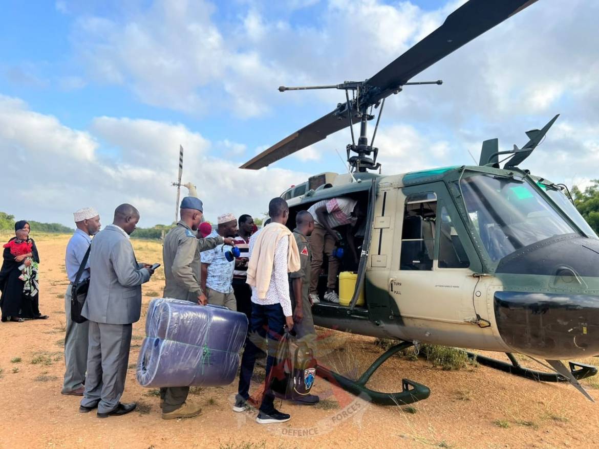 MILITARY-AIRLIFTS-TEACHERS-WORKING-NEAR-BONI-FOREST-TO-SCHOOLS-AS-LEARNING-RESUMES-9.jpg