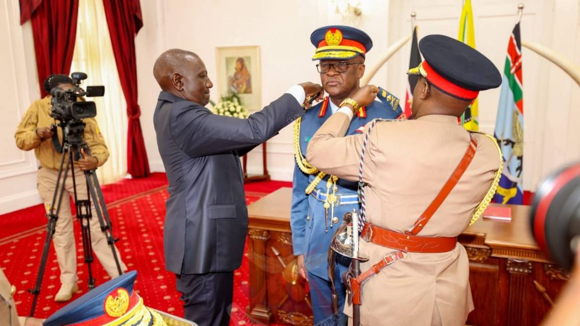 PRESIDENT RUTO SWEARS IN GENERAL OGOLLA AND LIEUTENANT GENERAL MWANGI AS CDF AND VCDF