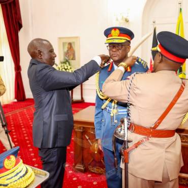 PRESIDENT RUTO SWEARS IN GENERAL OGOLLA AND LIEUTENANT GENERAL MWANGI AS CDF AND VCDF