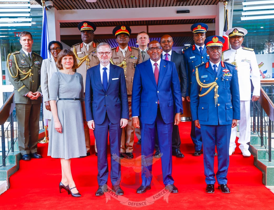 CS DUALE hostí českého premiéra na Velitelství obrany – Ministerstvo obrany – Keňa