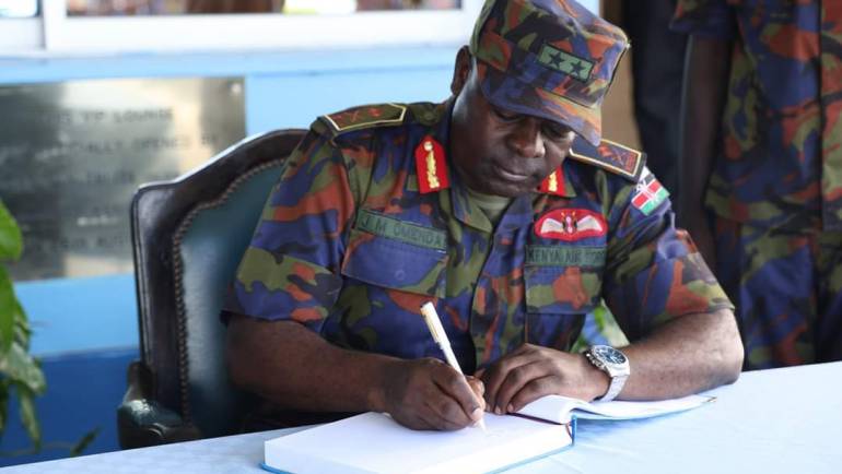 COMMANDER KENYA AIR FORCE VISITS MOMBASA FOB