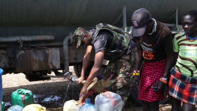 KDF TROOPS PROVIDE WATER FOR LOCALS IN SILALE